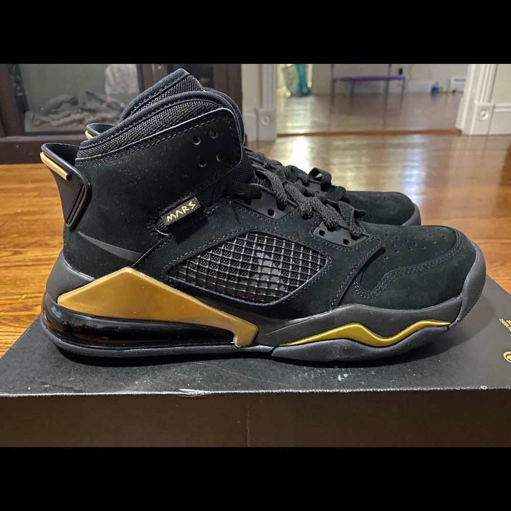 Nike Air Jordan Mars 270 GS Black Gold new no box